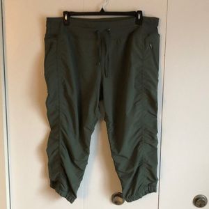 Cropped Casual Pant.